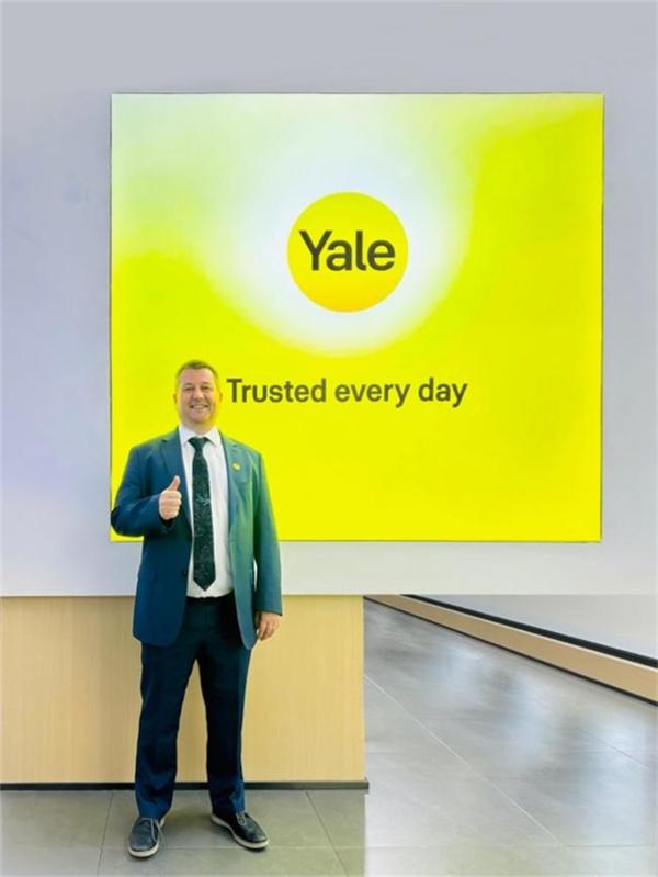 創(chuàng)新引領(lǐng)，積極奉獻(xiàn)｜Martin Poxton先生榮獲“2024智能鎖行業(yè)態(tài)度人物獎”